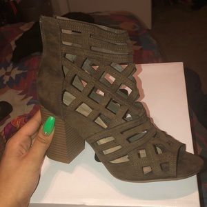 GREEN STYLISH HEEL
